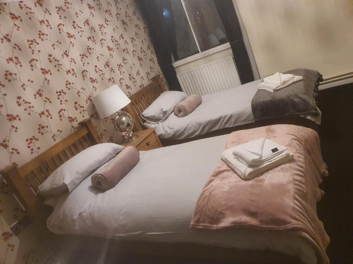 Отель The Swan @ Stoford Экстерьер фото A room at the hotel