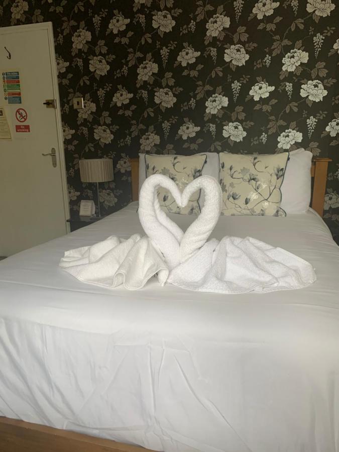 Отель The Swan @ Stoford Экстерьер фото A towel swan